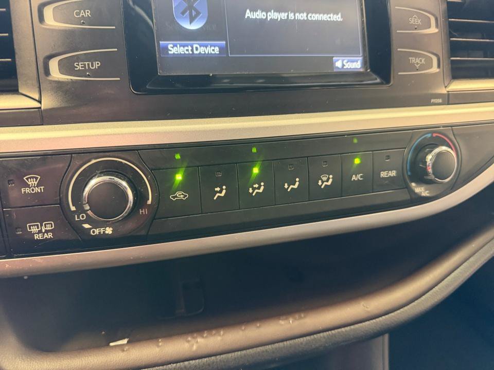 Used 2017 Toyota Highlander LE AWD/4WD image 22
