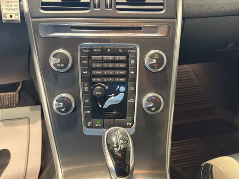 Used 2016 Volvo XC60 T6 AWD/4WD image 28