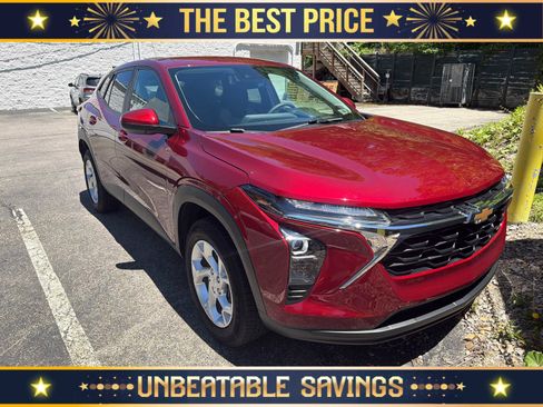Used 2024 Chevrolet Trax LS w/ LS Convenience Package FWD image 1