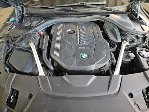 Used 2021 BMW 740i xDrive w/ Autobahn Package image 24