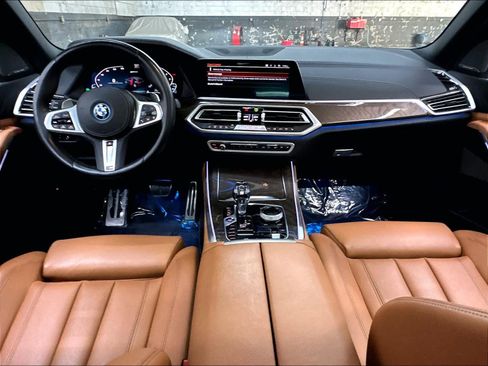 Used 2022 BMW X5 xDrive45e w/ M Sport Package AWD/4WD image 17