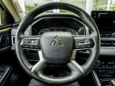 Used 2025 Mitsubishi Outlander SE AWD/4WD image 15
