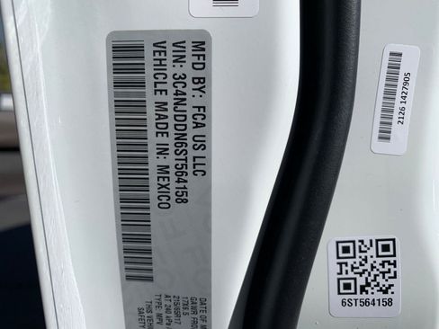 Used 2025 Jeep Compass Trailhawk image 28