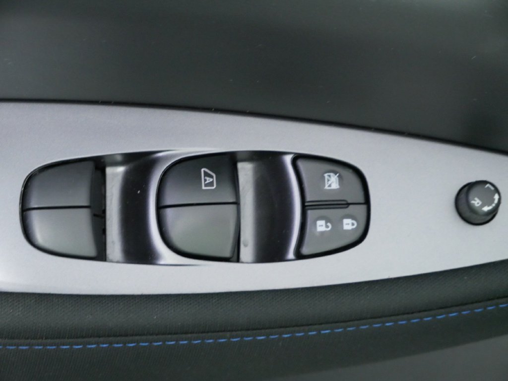 Used 2025 Nissan Leaf S FWD image 21