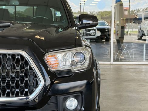 Used 2019 Toyota Tacoma TRD Sport AWD/4WD image 12