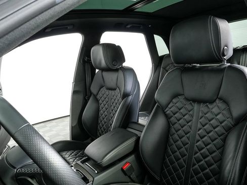 Used 2023 Audi SQ5 Prestige w/ Prestige Package image 5