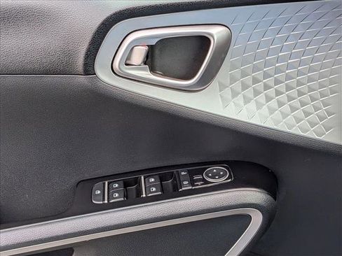 Used 2021 Kia Soul LX image 11