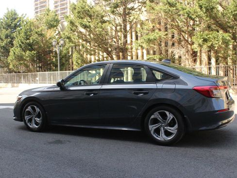 Used 2022 Honda Civic Sport image 9