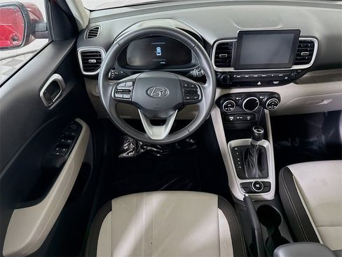 Used 2025 Hyundai Venue SEL image 3