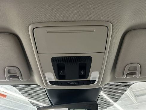 Used 2025 Honda Pilot Elite image 9