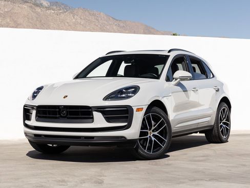 Certified 2025 Porsche Macan AWD/4WD image 1