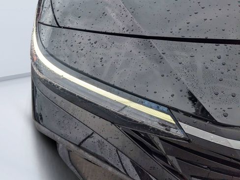 Used 2024 Hyundai Elantra SEL FWD image 9