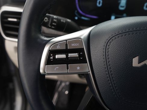 Used 2024 Kia Telluride EX w/ EX Captain's Chair Package image 30