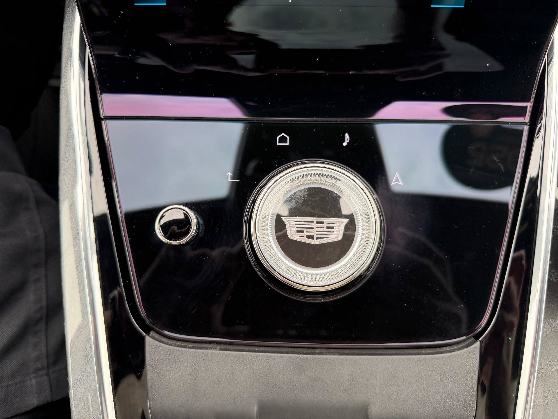 Certified 2025 Cadillac Escalade IQ Luxury 2 w/ LPO, Premium Carpet Package AWD/4WD image 30