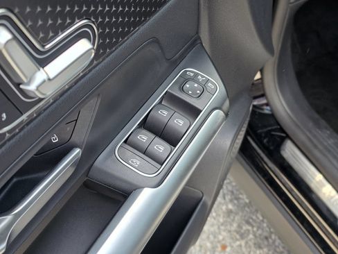Used 2025 Mercedes-Benz GLA 250 image 17
