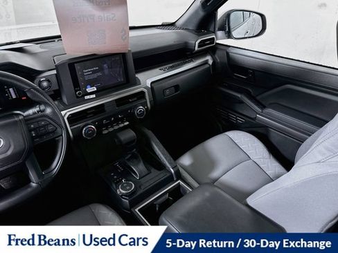 Used 2025 Toyota Tacoma SR5 AWD/4WD image 30