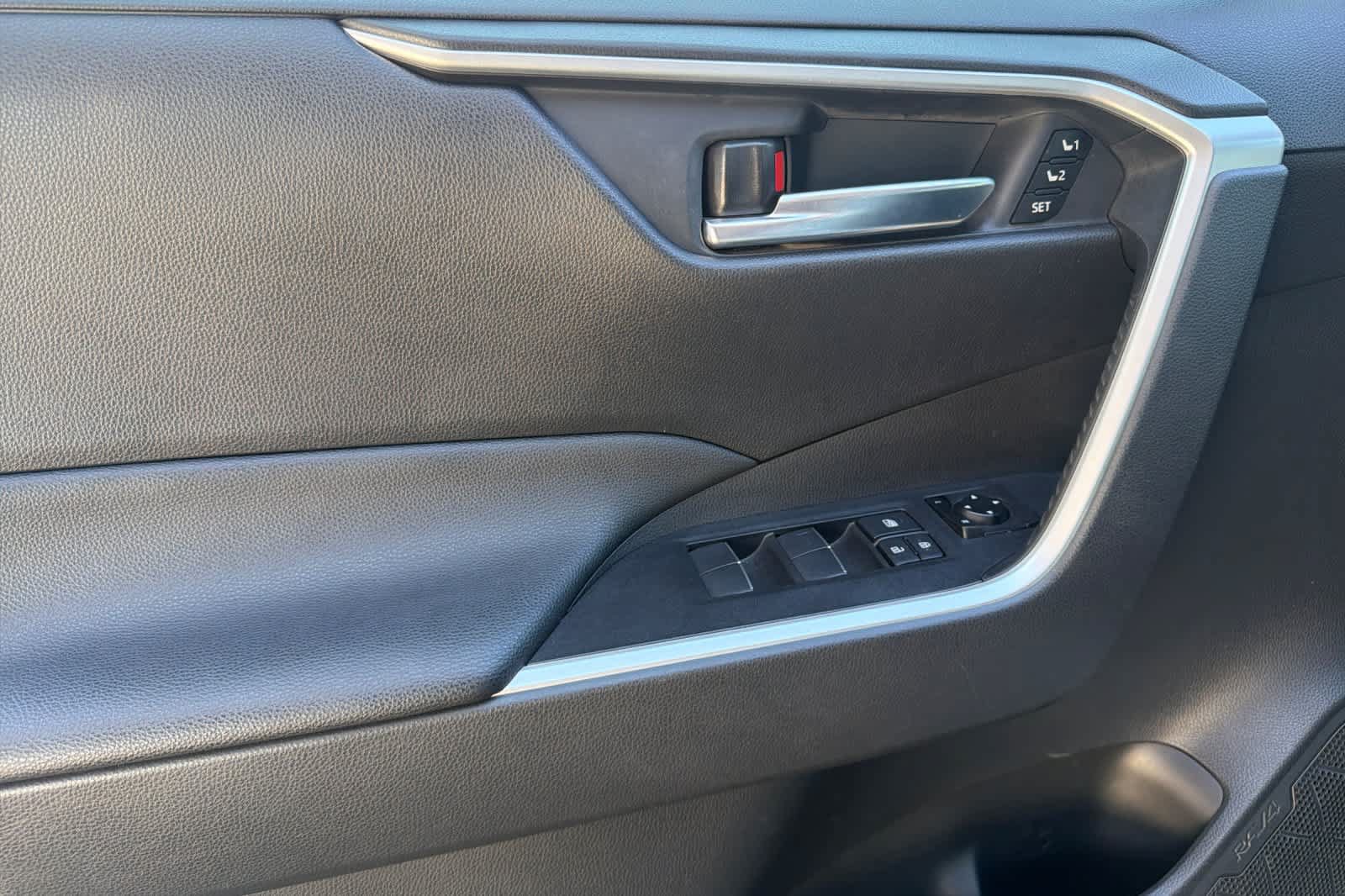 Used 2019 Toyota RAV4 XLE Premium w/ Cold Weather Package AWD/4WD image 12
