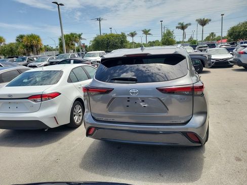 Certified 2026 Toyota Highlander Limited AWD/4WD image 5