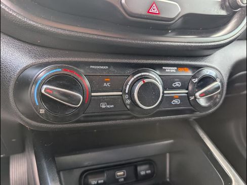 Used 2024 Kia Soul LX FWD image 15