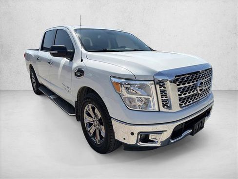 Used 2017 Nissan Titan SV RWD image 7