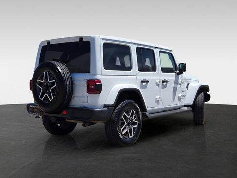 Used 2024 Jeep Wrangler Unlimited Sahara AWD/4WD image 5