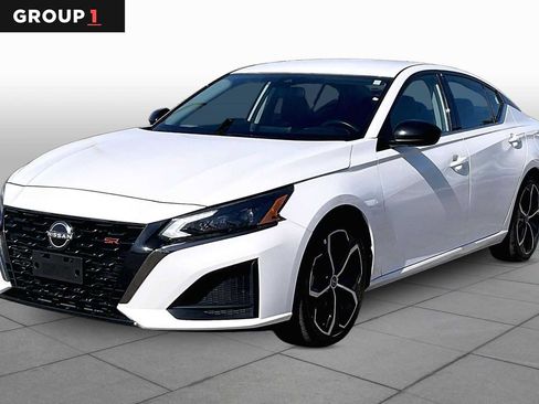 Used 2024 Nissan Altima 2.5 SR FWD image 1