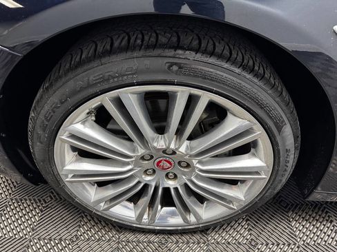 Used 2016 Jaguar XJ R-Sport image 19