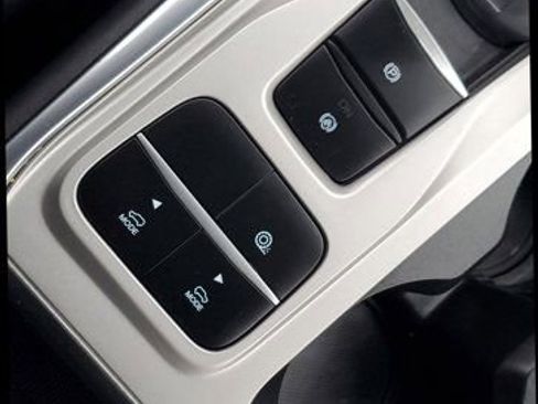 Certified 2022 Ford Explorer XLT w/ Equipment Group 202A image 31