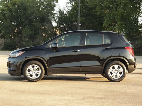 Used 2017 Chevrolet Trax LS FWD image 4
