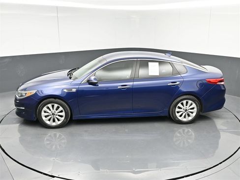 Used 2018 Kia Optima LX w/ 17" Alloy Wheels Package image 28