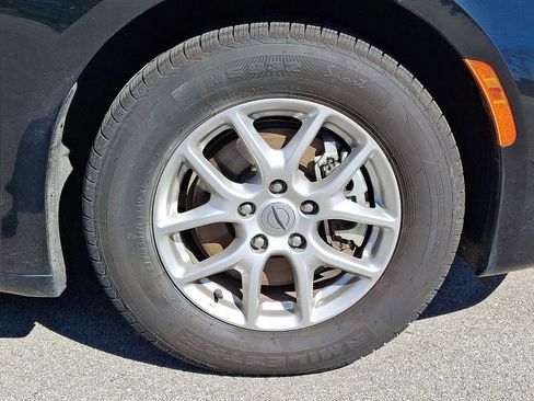 Used 2025 Chrysler Pacifica Select image 33