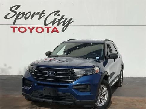 Used 2020 Ford Explorer XLT image 1