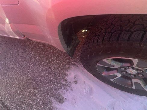 Used 2018 Chevrolet Colorado Z71 image 9