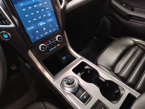 Used 2021 Ford Edge SEL image 21