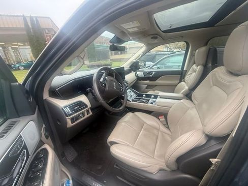 Used 2022 Lincoln Navigator Reserve image 5