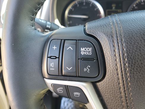 Used 2016 Toyota Highlander Limited Platinum image 25