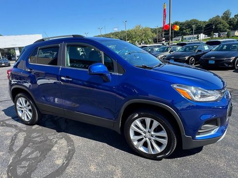 Used 2017 Chevrolet Trax Premier w/ Driver Confidence II Package AWD/4WD image 3
