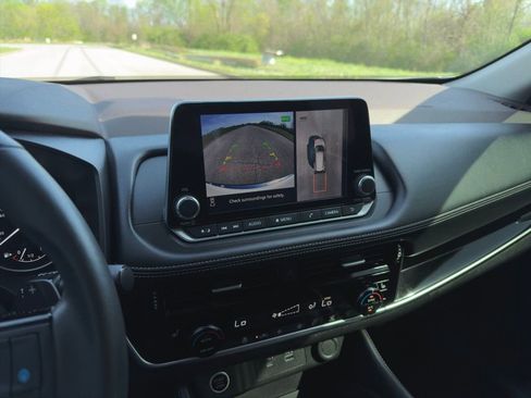 Used 2023 Nissan Rogue SL FWD image 15