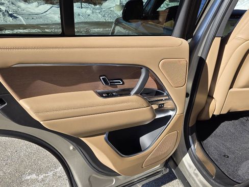 Used 2024 Land Rover Range Rover SE image 17
