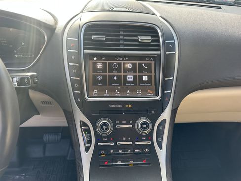 Used 2019 Lincoln Nautilus Select image 14