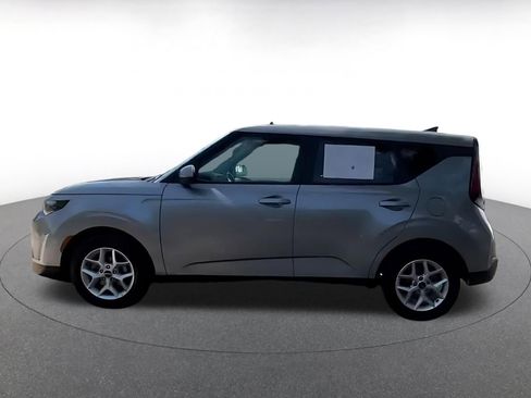 Used 2025 Kia Soul LX w/ LX Technology Package FWD image 9