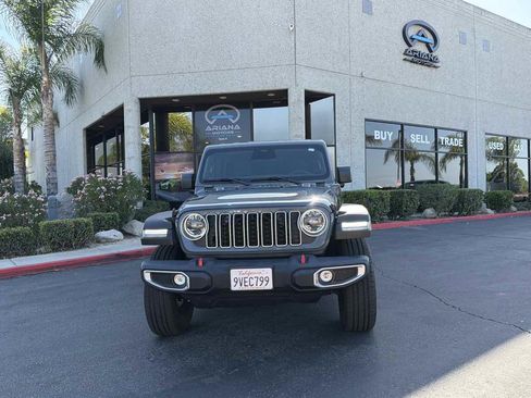 Used 2025 Jeep Wrangler Unlimited Sahara w/ Safety Group AWD/4WD image 16