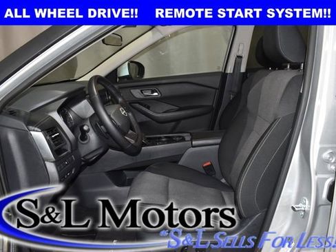 Used 2025 Nissan Rogue SV AWD/4WD image 12