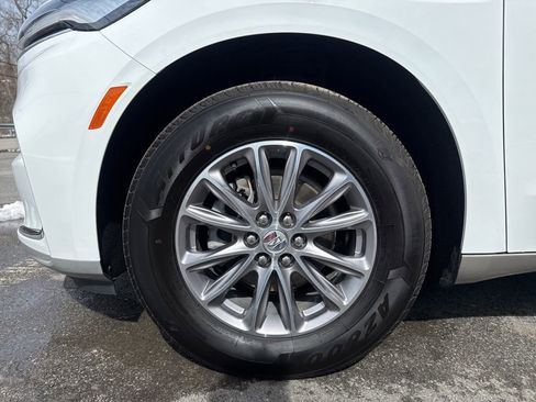 Used 2023 Buick Enclave Essence image 9