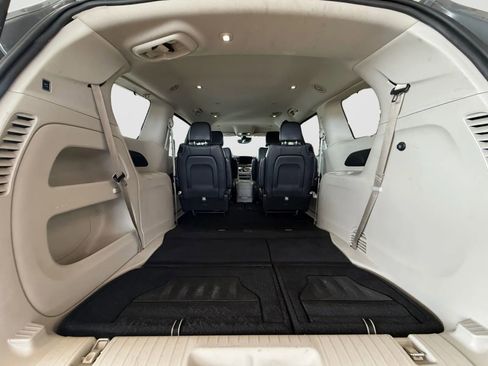 Used 2022 Chrysler Pacifica Touring-L FWD image 17