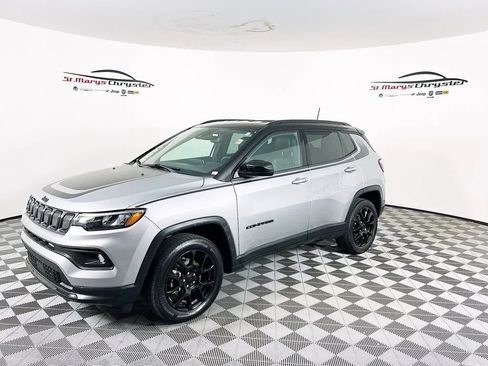 Used 2022 Jeep Compass Latitude w/ Convenience Group AWD/4WD image 4