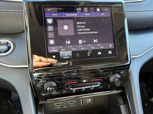 Used 2023 Jeep Grand Cherokee L Laredo image 13