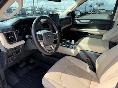 Used 2023 Ford Expedition Limited image 10