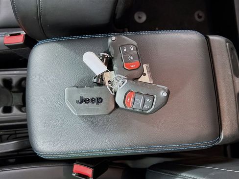 Used 2024 Jeep Wrangler High Altitude AWD/4WD image 27