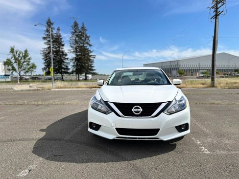Used 2016 Nissan Altima 2.5 SV w/ Convenience Package FWD image 2
